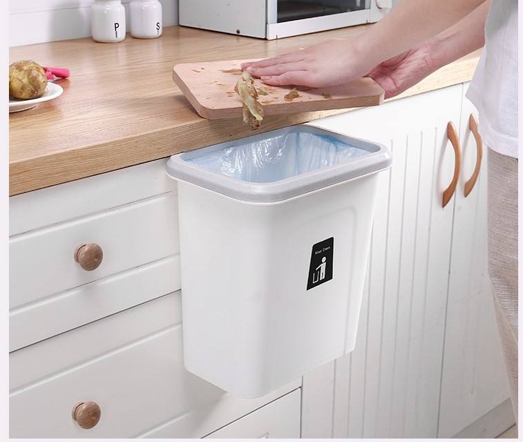 (mounted trash can)سلة المهملات المعلقة
