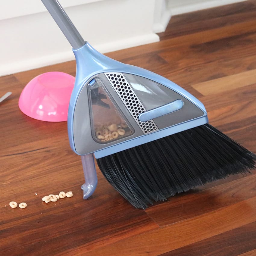 vaccum broom